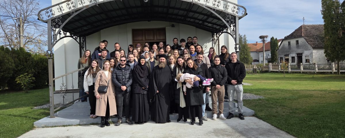 Православна омладина из Љубљане посетила Манастир Јасеновац